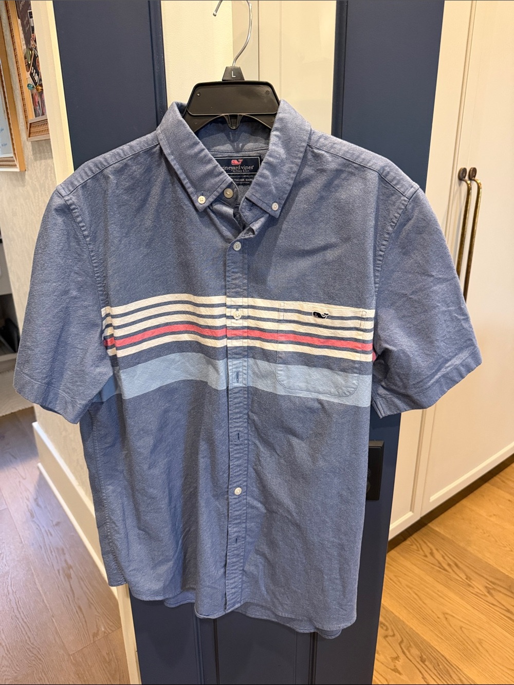 Vineyard Vines Men’s Blue Short-Sleeve Button-Down with Stripe Detail